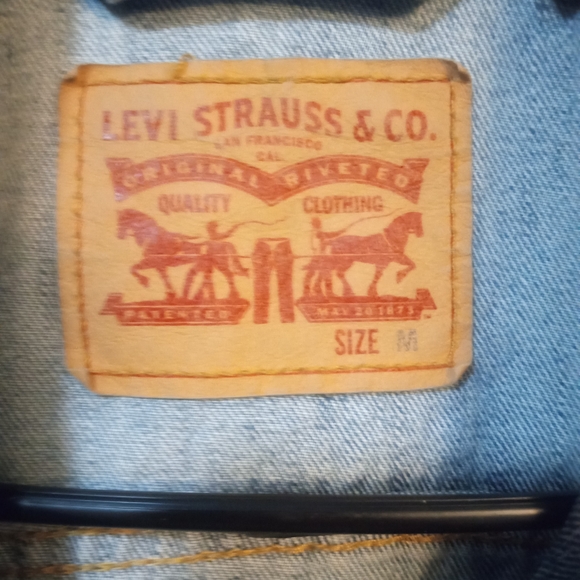 Levi's Men's Classic Blue Denim Jacket - Picture 2 of 4